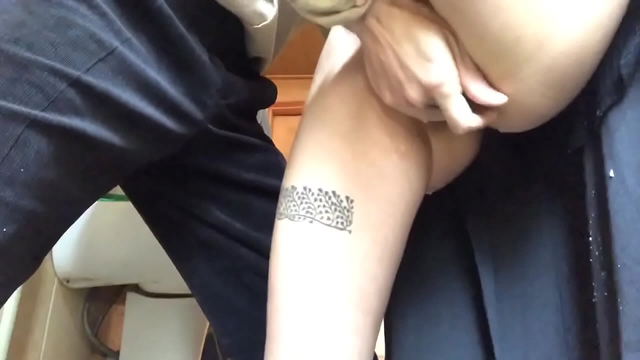 Squirt a cikin gidan wanka na makaranta, ainihin inzali mai kumfa - malamina ya yi iyakar ƙoƙarinsa