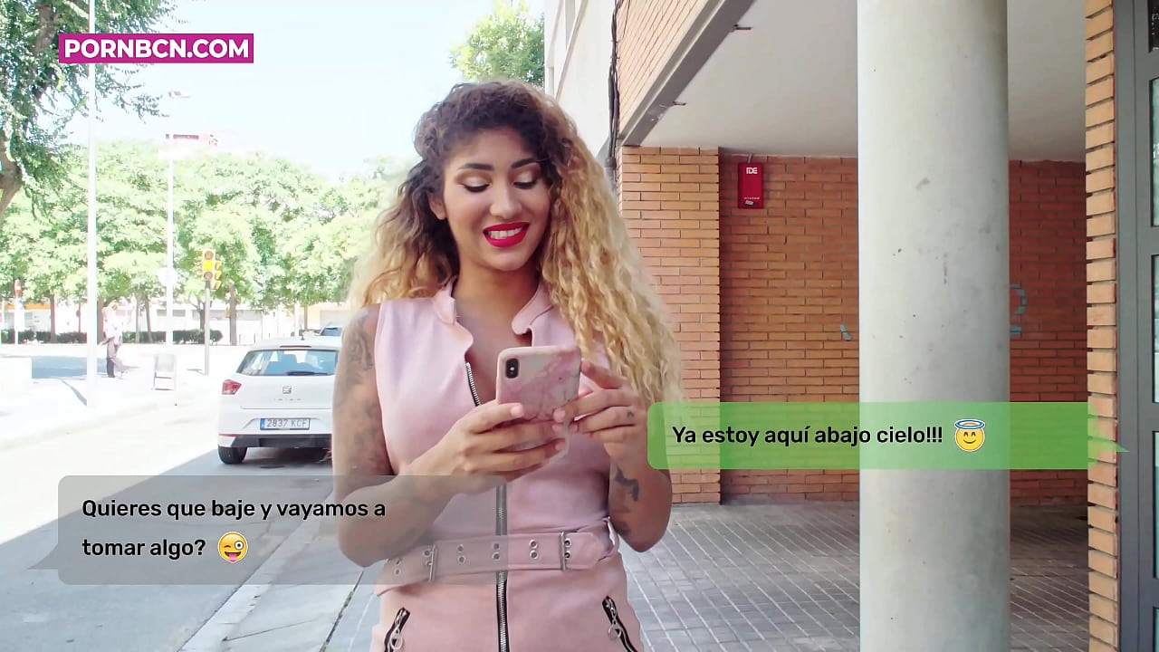 Matan da ba ta da aminci tana shirin yin lalata da saurayin masoyinta sosai yayin da mijinta ke aiki. Latina tare da nono da babban jaki. Venus Aphrodite.