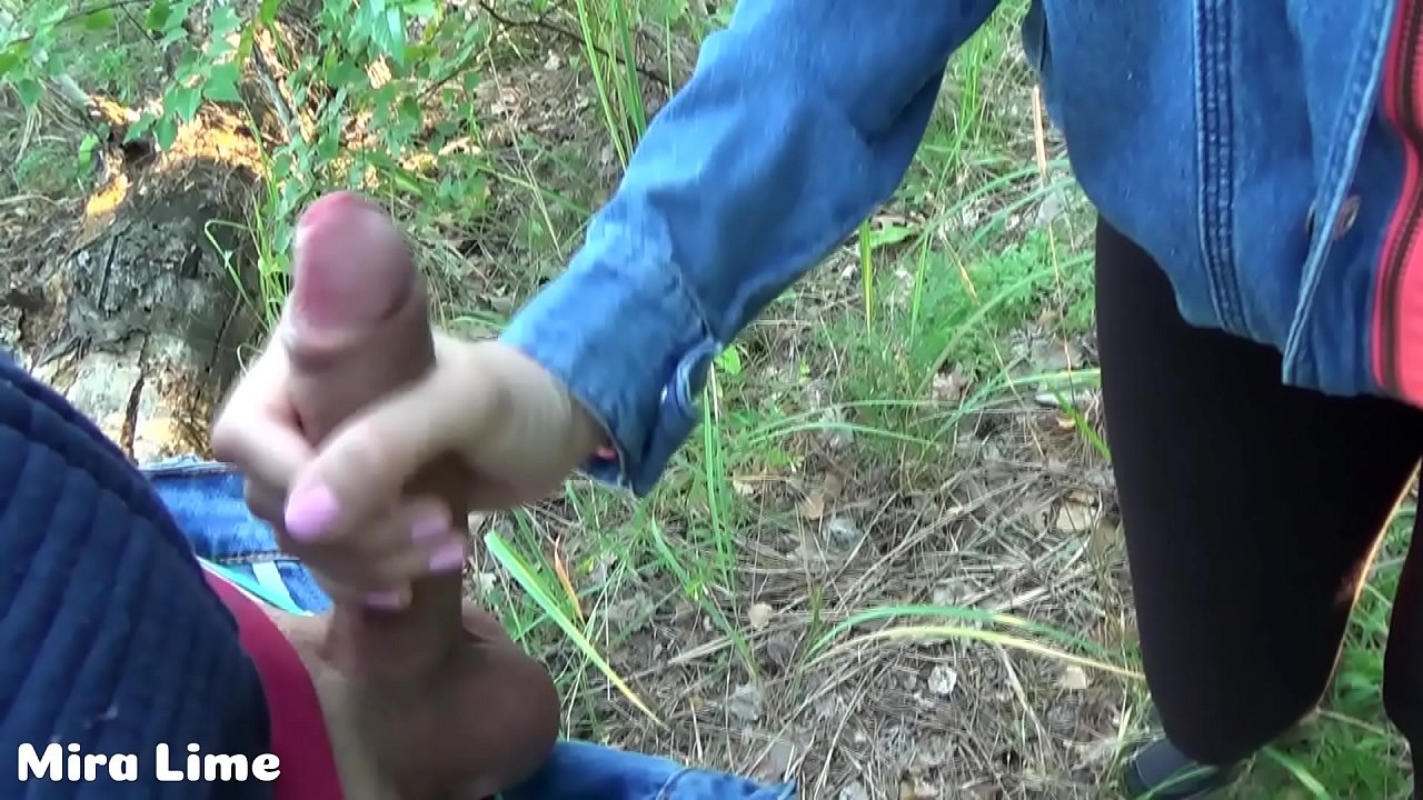 Uba da 'yar fuck a cikin daji yayin da inna ba ta gani ba